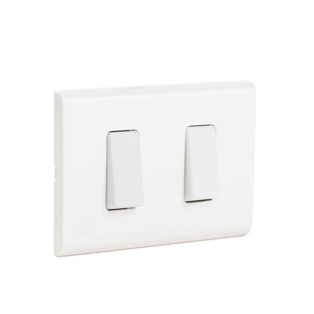 INTERRUPTOR CONMUTADOR 10A MAS BASE DE SUPERFICIE 16A 250V BLANCO INTERRUPTOR CONMUTADOR 10A MAS BASE DE SUPERFICIE 16A 250V BLANCO